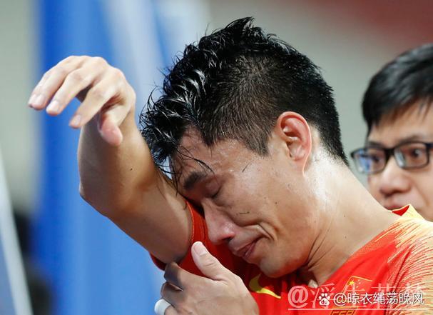 刘东推倒雷琼-塔克,山西申诉无果遭判进攻犯规 刘东推倒雷琼-塔克,山西申诉无果遭判进攻犯规